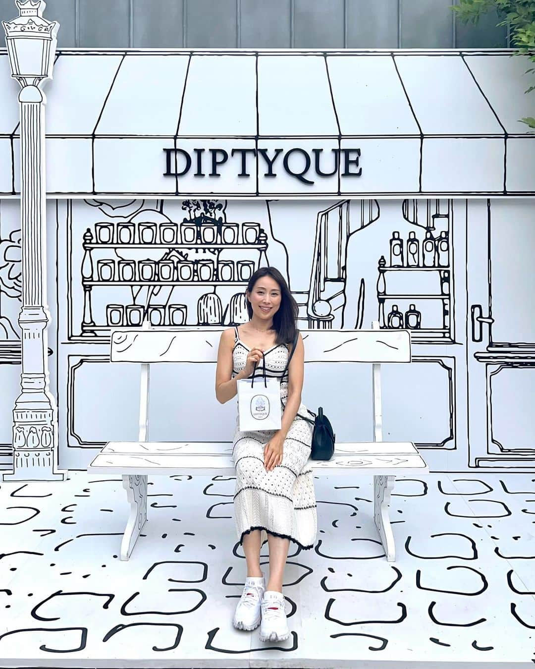 宮田綾子さんのインスタグラム写真 - (宮田綾子Instagram)「🤍🖤Diptyque POPUPイベント🇫🇷 ZARAの新作ニットワンピとロエベ×onのスニーカー 白黒にまぎれてきた、笑 イベント詳細は次の投稿で♩    🦋8/26(土)大阪「宮田綾子の結果にこだわるインスタセミナー」開催 インスタグラム上手に使いたいなという方お気軽にお越しください♩ 詳細はプロフィールURLから👆申込後すぐにメールが届きますのでご確認ください📩 ❤️ @ayako__miyata ←21.1万フォロワーありがとう❤️  私のプロフィール写真の下の@数字を押すとthreadsが見れます👆 てきとうにつぶやいてます🥰  #diptyqueunairdeparis #ディプティック #zara #zaraコーデ #ザラ #ザラ購入品 #ザラジョ #ザラコーデ #loewe #スニーカーコーデ #夏コーデ #夏服コーデ #アラフィフコーデ #アラフィフファッション #アラフォーコーデ #アラフォーファッション #50代ファッション #50代コーデ #40代コーデ #40代ファッション」7月12日 8時21分 - ayako__miyata