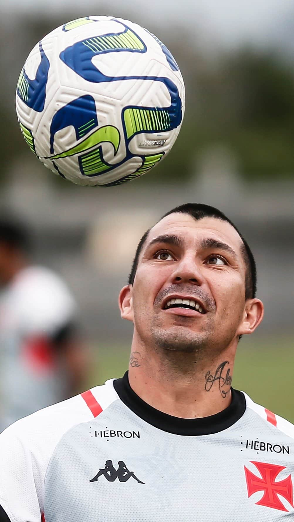 ガリー・メデルのインスタグラム：「Confira um resumo do primeiro treino de @gary_medel17 no Gigante da Colina, em registros exclusivos da VascoTV! 💢💪  #VascoDaGama」