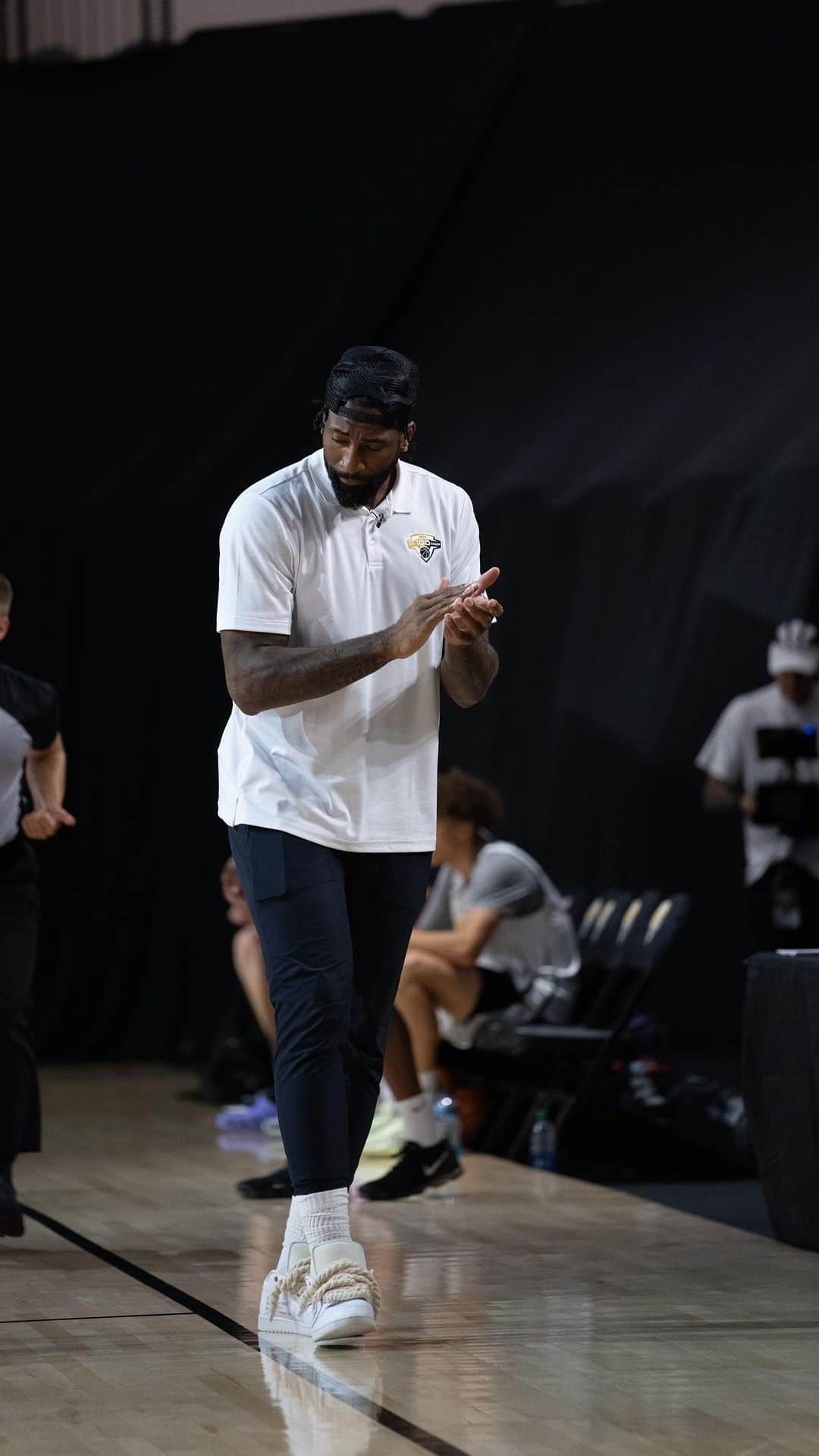 アンドレ・ドラモンドのインスタグラム：「Volume 3: Coaching at the @top100camp this was not only a valuable lesson for me but it gave me the opportunity to teach the youth some things I’ve learned in this league.  I’ve now realized that this is one of my favorite ways to give back.   The future of basketball is bright 🤝 #ADDiaries」