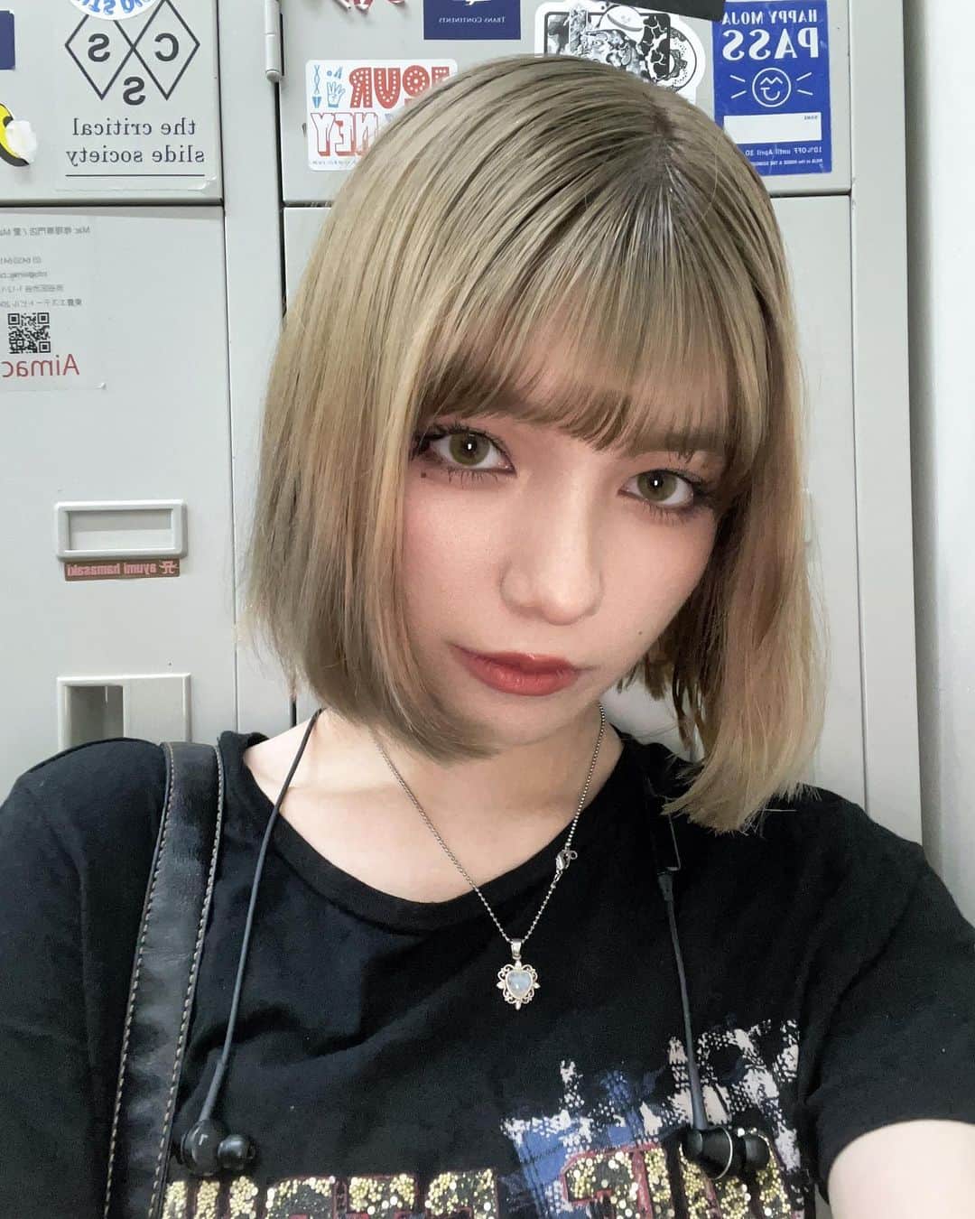 東海林クレア（くれたん）のインスタグラム：「この日のメイク盛れたから自撮りもたくさん載せちゃお。朝だけど載せちゃお。みなさんこの時期体調本当に気をつけてね、、私はダメでした」