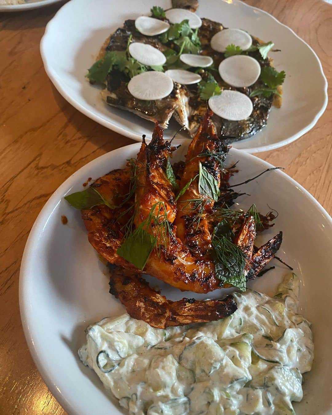 エビアン・クーのインスタグラム：「Was here in LA for few days - surprised how downtown LA has changed so much! here are some of the best things I ate. ロスで食べた物たち。リピートで来るところもあれば 新しいところも。大好きな小籠包のDing tai feng の牛肉面すごく美味しかったの。全部行ってほしいー  1. Grilled prawns & Grilled dorade by Bavel  2. Hummus Masabacha by Bavel  3. Tonkotsu ramen from Hakata Ikkousha ramen  4. amazing coffee but all these pastries at Cafe Deluce  5. Beef Noodle from Ding Tai Feng  6. French toast at Republic  7. Marianna pizza from Osteria Mozza」