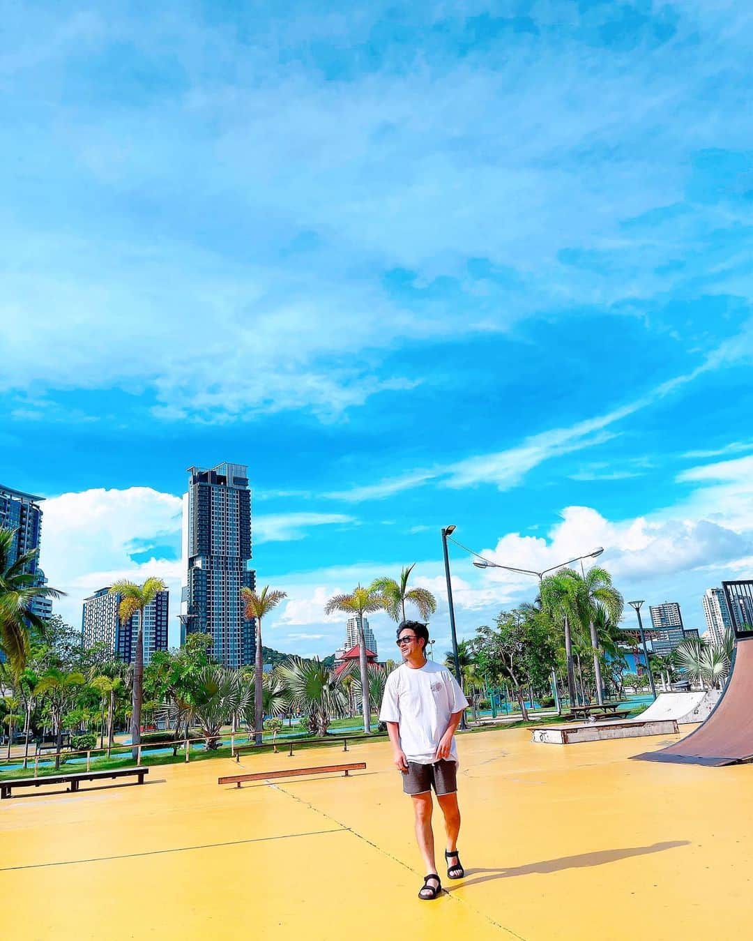 元気☆たつやさんのインスタグラム写真 - (元気☆たつやInstagram)「🇹🇭タイにて🇹🇭 #THAILAND #SRIRACHA #skateboard #sky #Followme #summer」7月12日 9時01分 - genkitatsuya