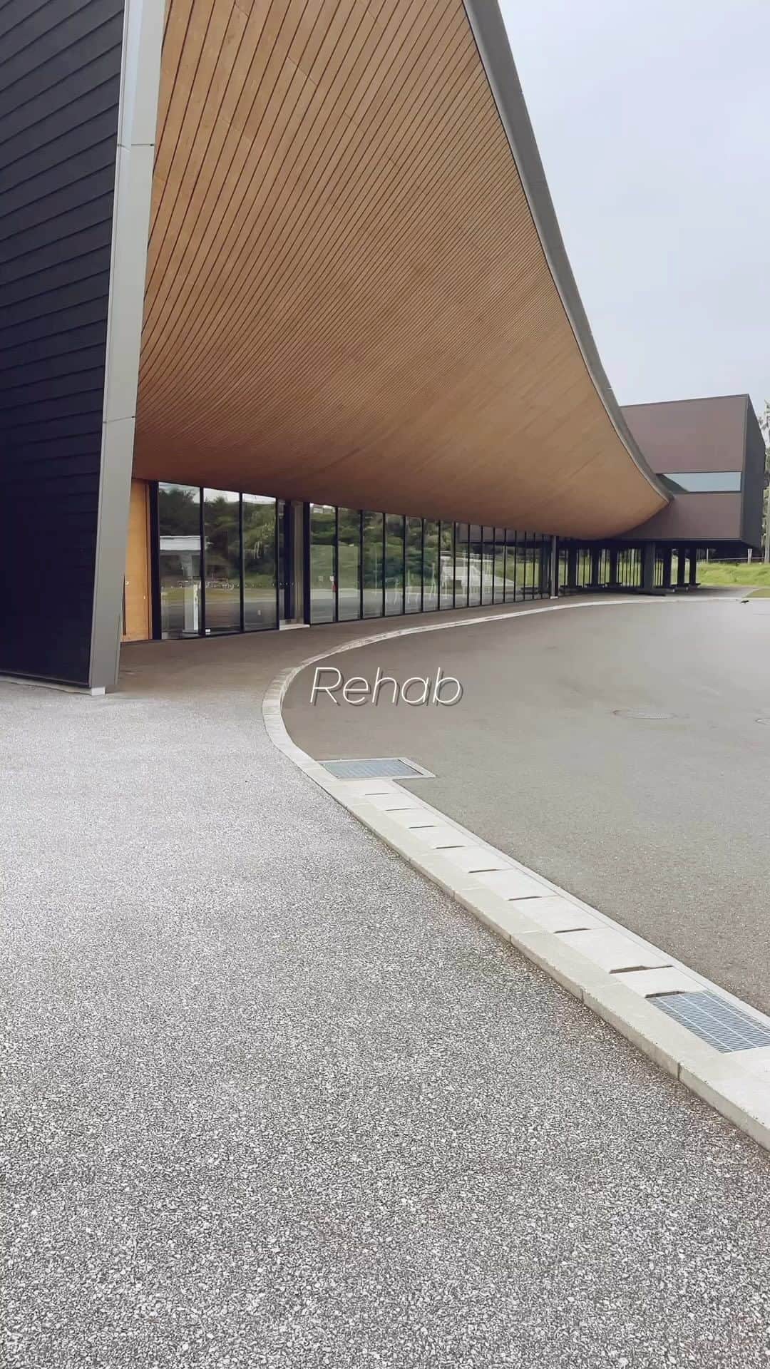 遠藤翼のインスタグラム：「Rehab process…」