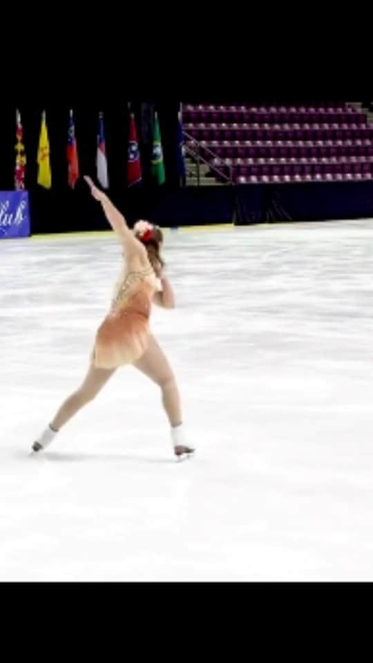 コートニー・ヒックスのインスタグラム：「Here's the "Choreomania" section of my Freeskate! Sonja was very thorough in her choreography, but I was tired and DEFINITELY missed some steps. 😭 I'll post another one eventually so you can see it in its full glory! 😅 . . . . #iceskater #iceskate #iceskating #figureskater #figureskate #figureskating #figureskating_amazing #lutz #triplejump #morning #fypage #fypシ #foryou #foryoupage #usfigureskating #isu #reels #pretty #athletesofinstagram #athlete #jacksonultima #johnwilson #jumps #explorepage #explore #фигурноекатани」