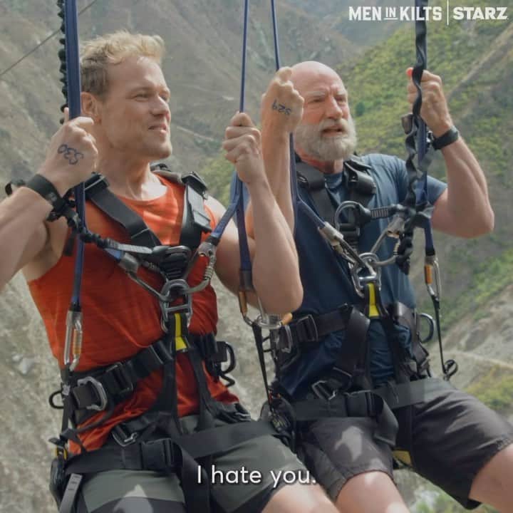 サム・ヒューアンのインスタグラム：「Join us on August 11th @meninkiltsstarz to see if @grahammctavish survives…. This time. 🇳🇿🤪  @starz」