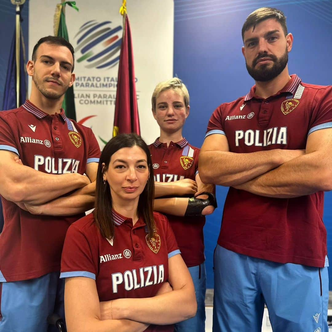 ベアトリーチェ・ヴィオのインスタグラム：「Siamo la nuova Squadra d'Assalto della @poliziadistato_officialpage 😉🤺👮‍♀️ Urlare "Lo giuro!" tutti insieme è stato super emozionante...   @comitatoitalianoparalimpico  #PoliziaDiStato #FiammeOro」