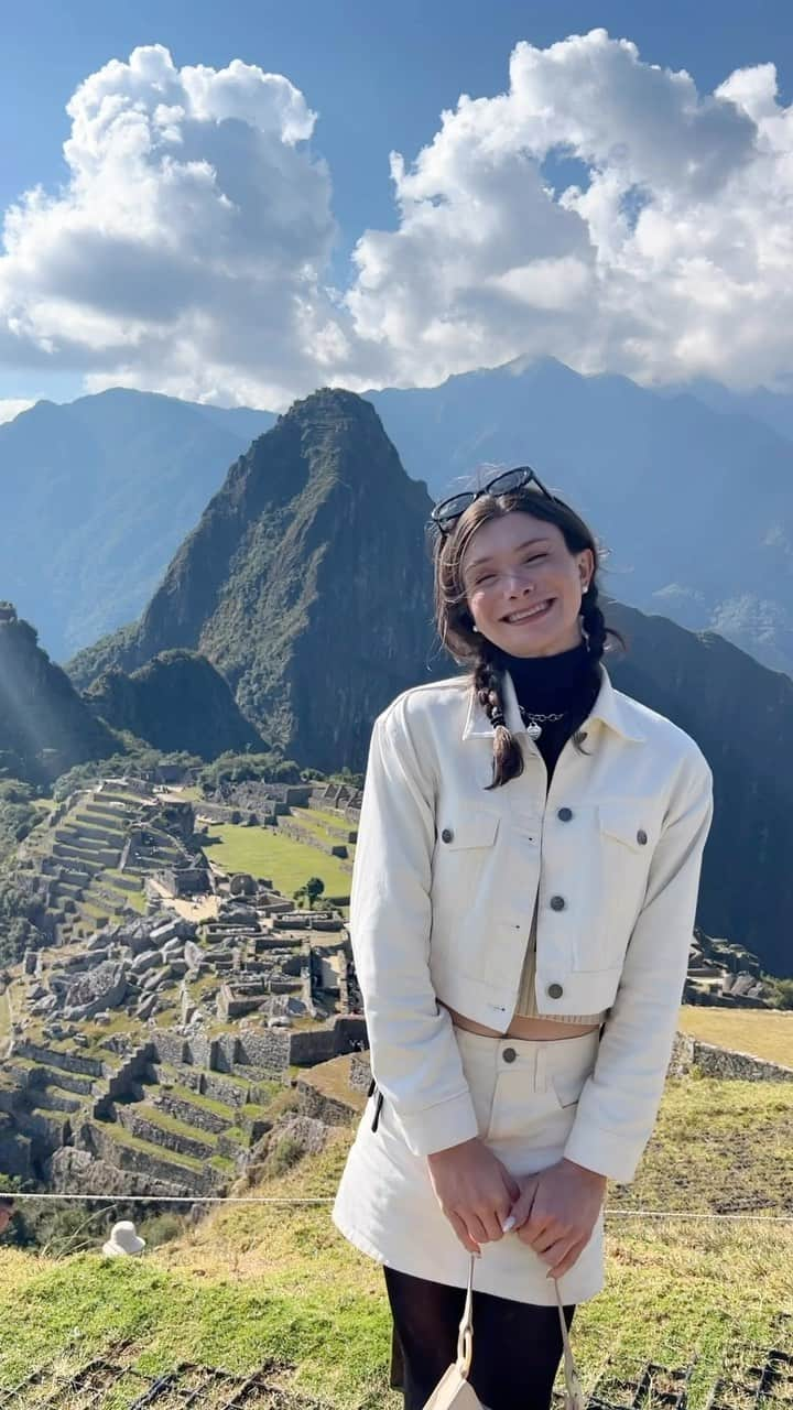 DYLAN MULVANEYのインスタグラム：「Soooo many stairs #peru #machupicchu」