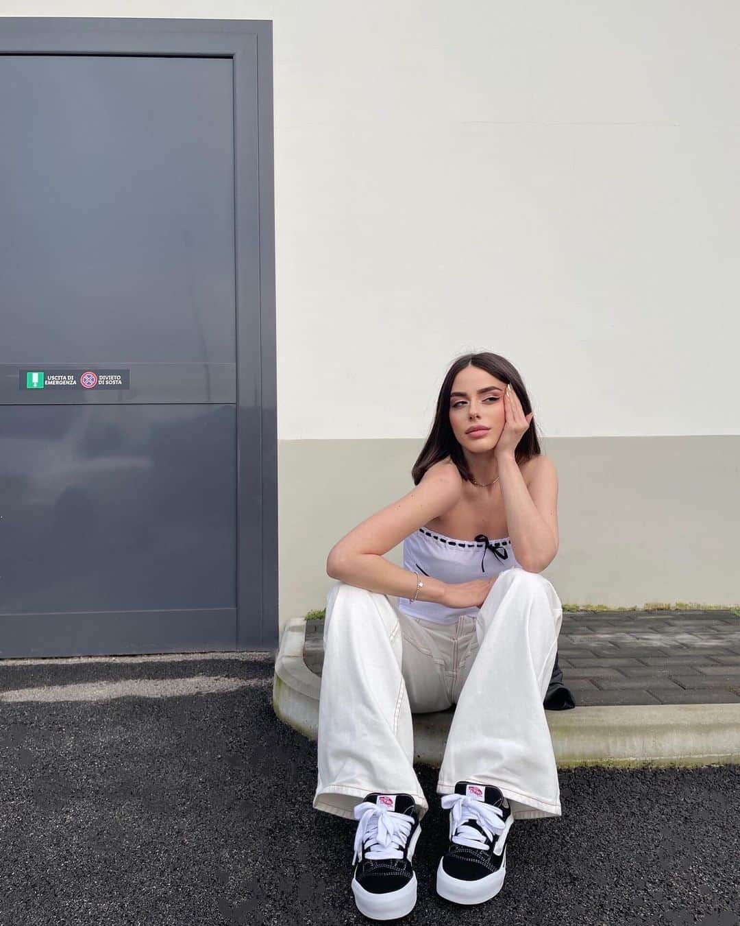 vans girlsのインスタグラム：「@alessiaellesette completes the perfect summer fit with the Knu Skool. Find a pair at the link in bio.」