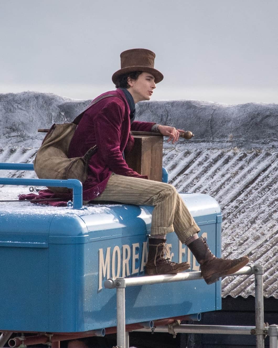 MTVさんのインスタグラム写真 - (MTVInstagram)「Now that the #WonkaMovie trailer is out, I will only be referring to @tchalamet as Willy Wonka until December. Thank you for your understanding. xoxo 🍫」7月12日 1時02分 - mtv