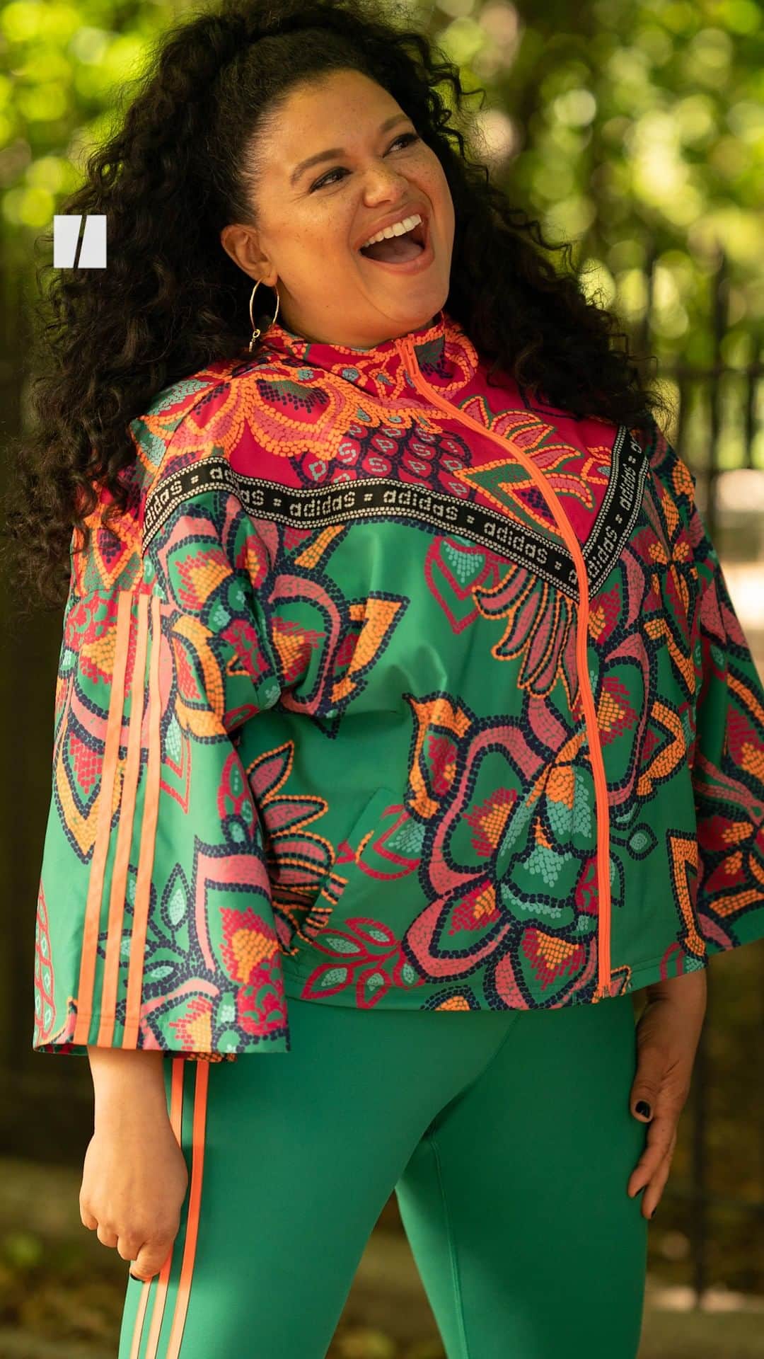Huffington Postのインスタグラム：「"I feel like as the plus-size actress, I'm always supposed to be so thankful someone finds me attractive. No, f**k that." Michelle Buteau dishes on bringing body positivity to the screen as her new show “Survival of the Thickest” hits Netlfix.」
