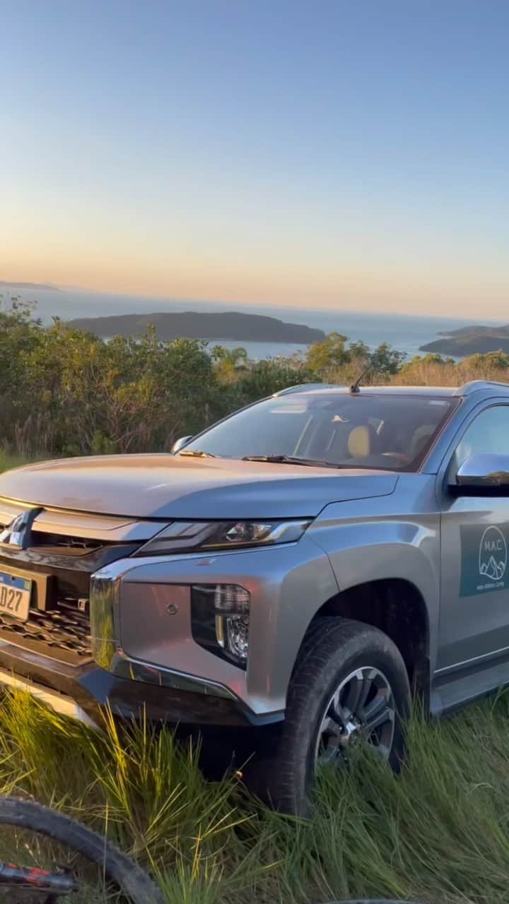 フランシスコ･ラチョースキーのインスタグラム：「M.A.C Enduro fest deixou saudades por aqui. E com certeza o rolê foi épico graças a potência da L200 que carregou tudo que precisávamos levar até o topo da trilha.  Valeu @mitsubishi_floripa por proporcionar a experiência de testar essa máquina!🤘🏼🔥」