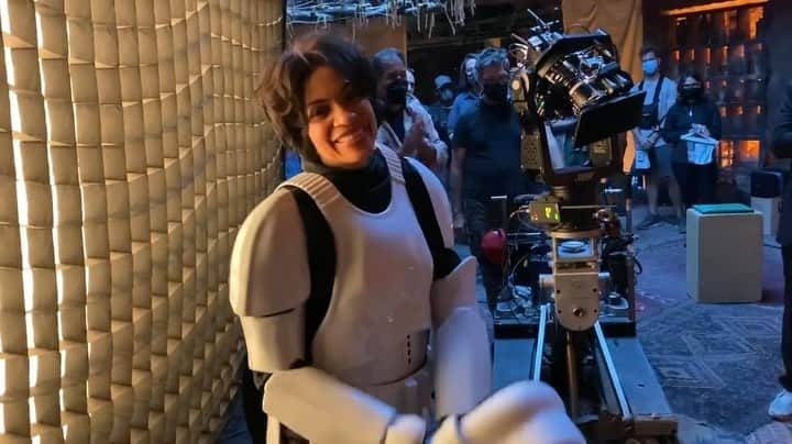 ロザリオ・ドーソンのインスタグラム：「Crossing the streams…!  (Wouldn’t you wear a stormtrooper outfit to serenade Danny DeVito in a #hauntedmansion for his birthday if you could, too…?!)  @hauntedmansion  @disney @starwars @ahsokaofficial」