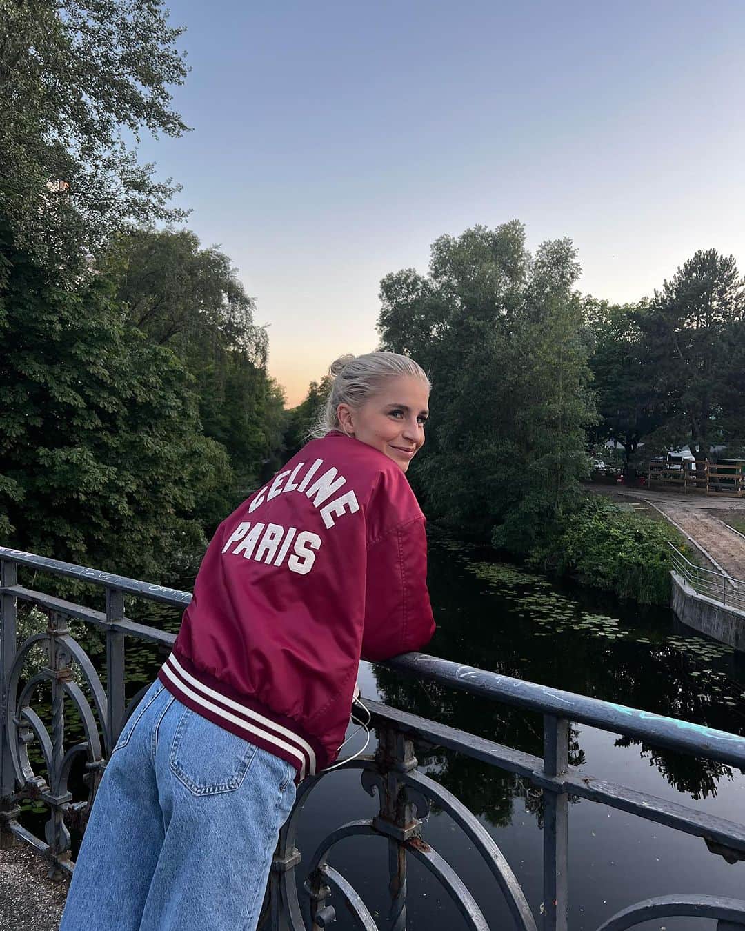 キャロライン・ダウルのインスタグラム：「HOME 🥹❤️ #daurdump」
