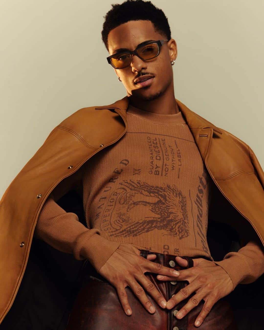 ディーゼルのインスタグラム：「@keithpowers is wearing a total look from the #DieselPreFall23 collection as featured in an editorial by @numero_netherlands.   Photographer: @blaircaldwell Styling: @nicoamarca   #ForSuccessfulLiving」