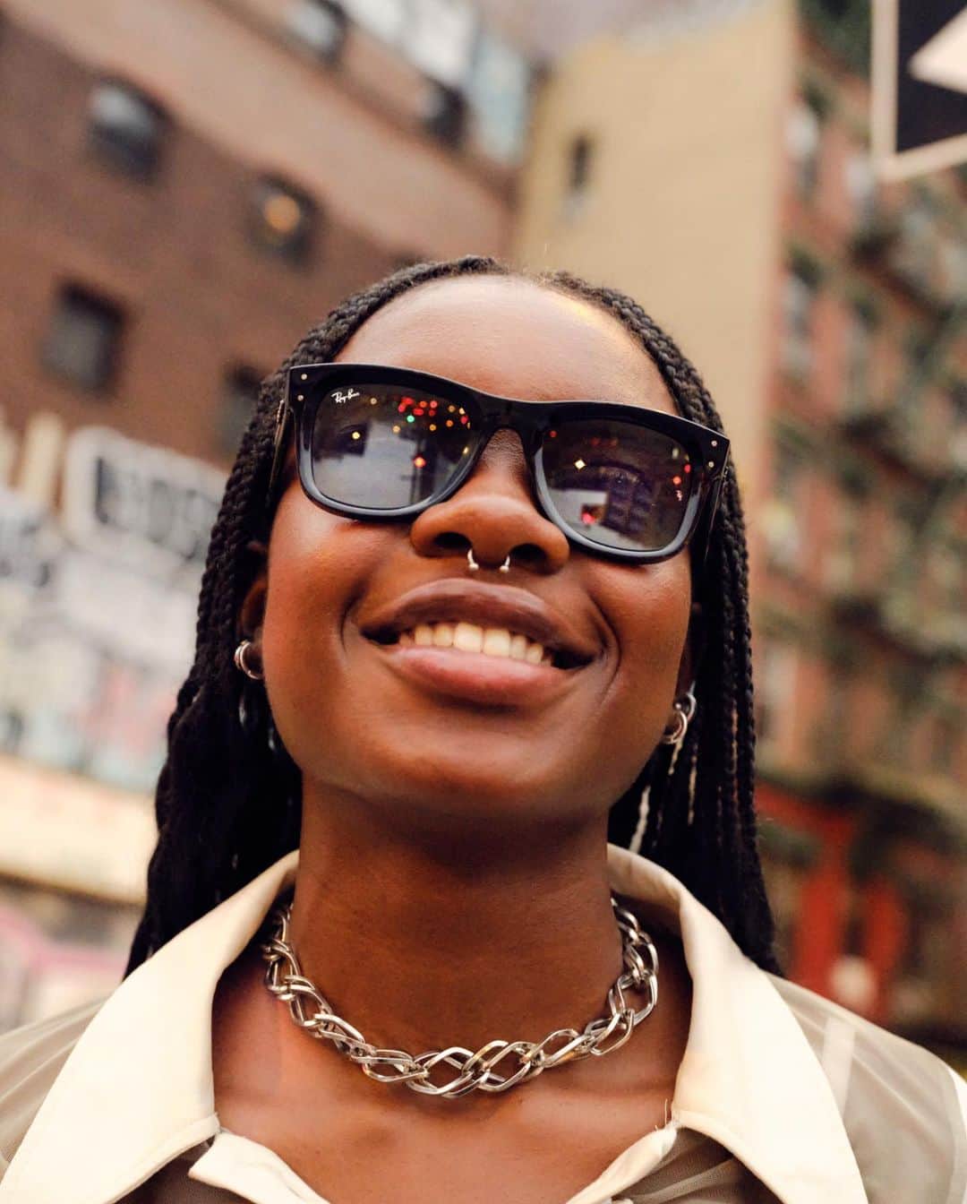 レイバンのインスタグラム：「Unapologetically herself, @Taliaagoddess bends the norms of convention by embodying art, music, and culture into her experimental style. Making a big splash with #RayBanReverse for @Hypebeast, she brings her own spin into big city living.」