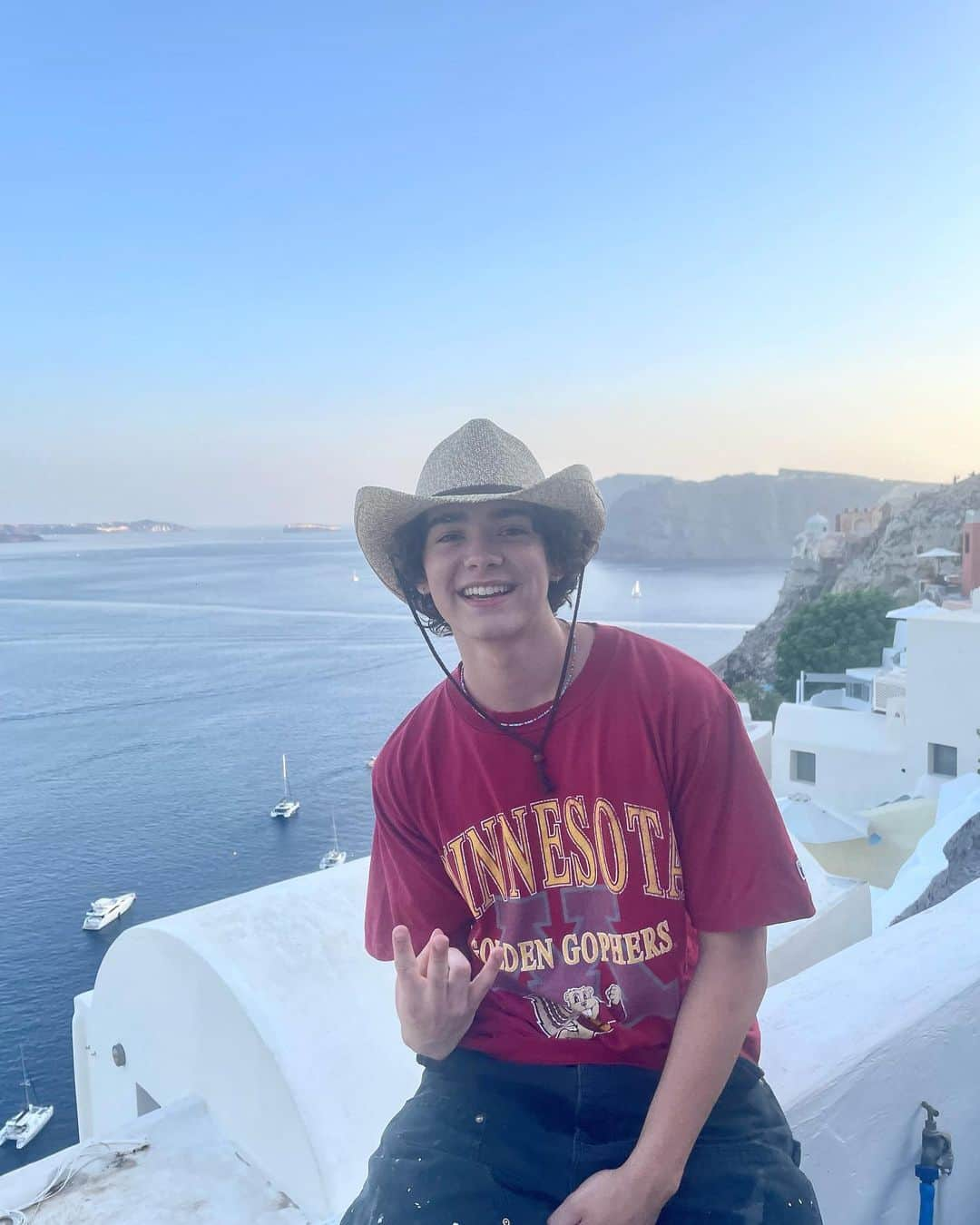 クリスチャン・マイケル・クーパーさんのインスタグラム写真 - (クリスチャン・マイケル・クーパーInstagram)「Doesn’t get much better then this🇬🇷 #oiasantorini #greece #mediterranean」7月12日 2時10分 - cooper.christian.michael