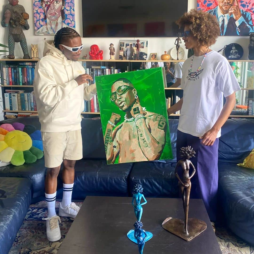 CASH（Carl Anders Sven Hultin）さんのインスタグラム写真 - (CASH（Carl Anders Sven Hultin）Instagram)「So happy to have had @oxladeofficial pass through my crib to check out some of my work 🎨🌍🙌🏽  He left happy with his own portrait. I'm always glad to see someone leave with a happy face after seeing make his portrait!  He went through a lot of African and music references in my work and he noticed immediately several details.  Like my "Michael Brown" painting 😉  Leats but not last, go check out his album #OxladeFromAfrica #OFA  I got the privilege to listen to it yesterday, it's mad!!! 💿📈🔊🎶  S/O to @sony.belgium for making this happen 🙏🏽🙏🏽🙏🏽  #artbycash #naija #oxlade #Nigeria #portrait #art #painting #carlcash #africa」7月12日 2時20分 - artbycash