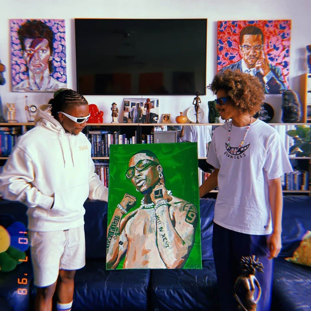 CASH（Carl Anders Sven Hultin）さんのインスタグラム写真 - (CASH（Carl Anders Sven Hultin）Instagram)「So happy to have had @oxladeofficial pass through my crib to check out some of my work 🎨🌍🙌🏽  He left happy with his own portrait. I'm always glad to see someone leave with a happy face after seeing make his portrait!  He went through a lot of African and music references in my work and he noticed immediately several details.  Like my "Michael Brown" painting 😉  Leats but not last, go check out his album #OxladeFromAfrica #OFA  I got the privilege to listen to it yesterday, it's mad!!! 💿📈🔊🎶  S/O to @sony.belgium for making this happen 🙏🏽🙏🏽🙏🏽  #artbycash #naija #oxlade #Nigeria #portrait #art #painting #carlcash #africa」7月12日 2時20分 - artbycash