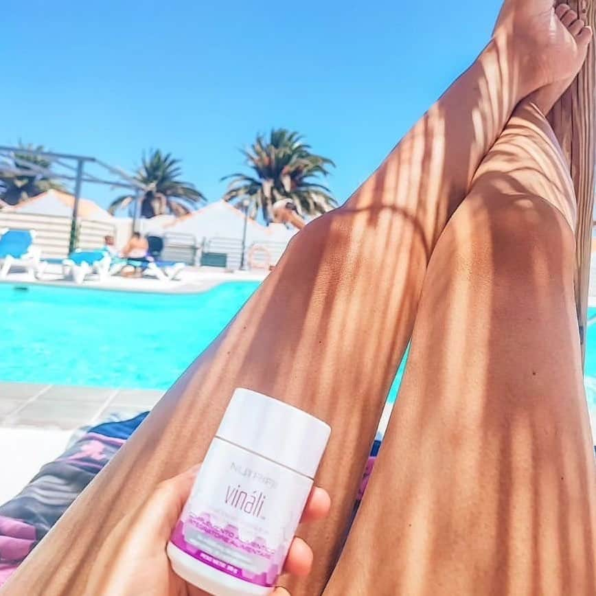 ARIIX Officialさんのインスタグラム写真 - (ARIIX OfficialInstagram)「With #Vináli, you can kick back and relax knowing your whole body is supported.👇⁠ ⁠ ☀️supports immune, respiratory and cardiovascular systems ⁠ ☀️provides free-radical protection ⁠ ☀️promotes cell health ⁠ ☀️promotes skin elasticity⁠ ☀️helps maintain healthy blood sugar levels⁠ ☀️aids your eyes⁠ ☀️produces anti-aging benefits⁠ ⁠ Learn more about Vináli at the link in our bio.⁠ ⁠ 📸@debora.libardi⁠ ⁠ #PartnerCo #ImmuneSystem #Health #Wellness #VitaminC #Antioxidants」7月12日 2時30分 - partnercoglobal