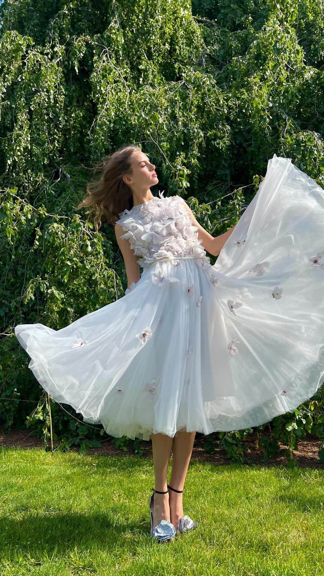 シンシア ローリーのインスタグラム：「You give me butterflies 🦋  • • • Everyone loved our 3D embellished butterfly dress from last season, so we decided to make it in all white…& in a top + skirt combo!」