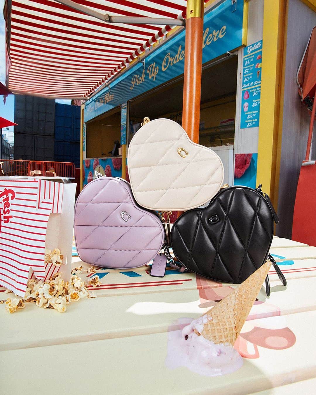 コーチのインスタグラム：「We heart summer! Which is why we brought back the Heart Crossbody bag. 🤍 Just in time for some hot looks—this season and every season after. ☀️ #CoachNY #SummerFits」