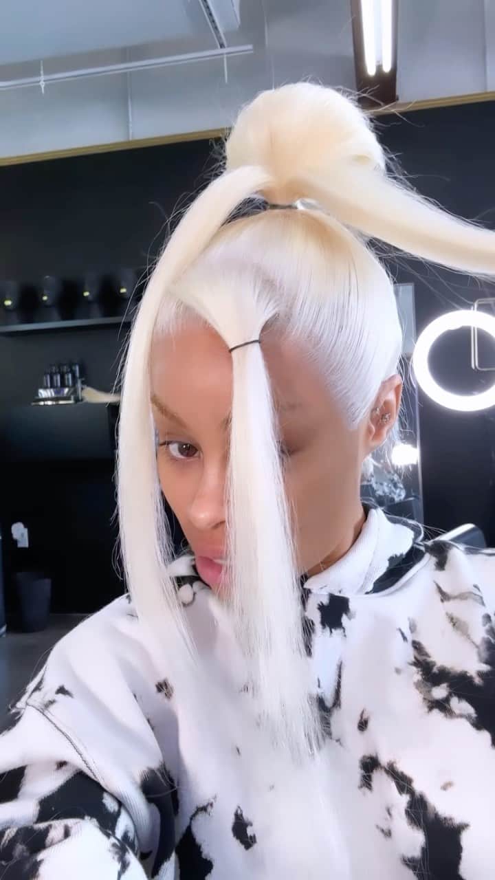 ブラック・チャイナのインスタグラム：「This look was created using (2)613 13x4 Frontals. We have both colors Natural and Blonde @hearts.pure.brand www.HeartsPure.com @touchedbytj_」