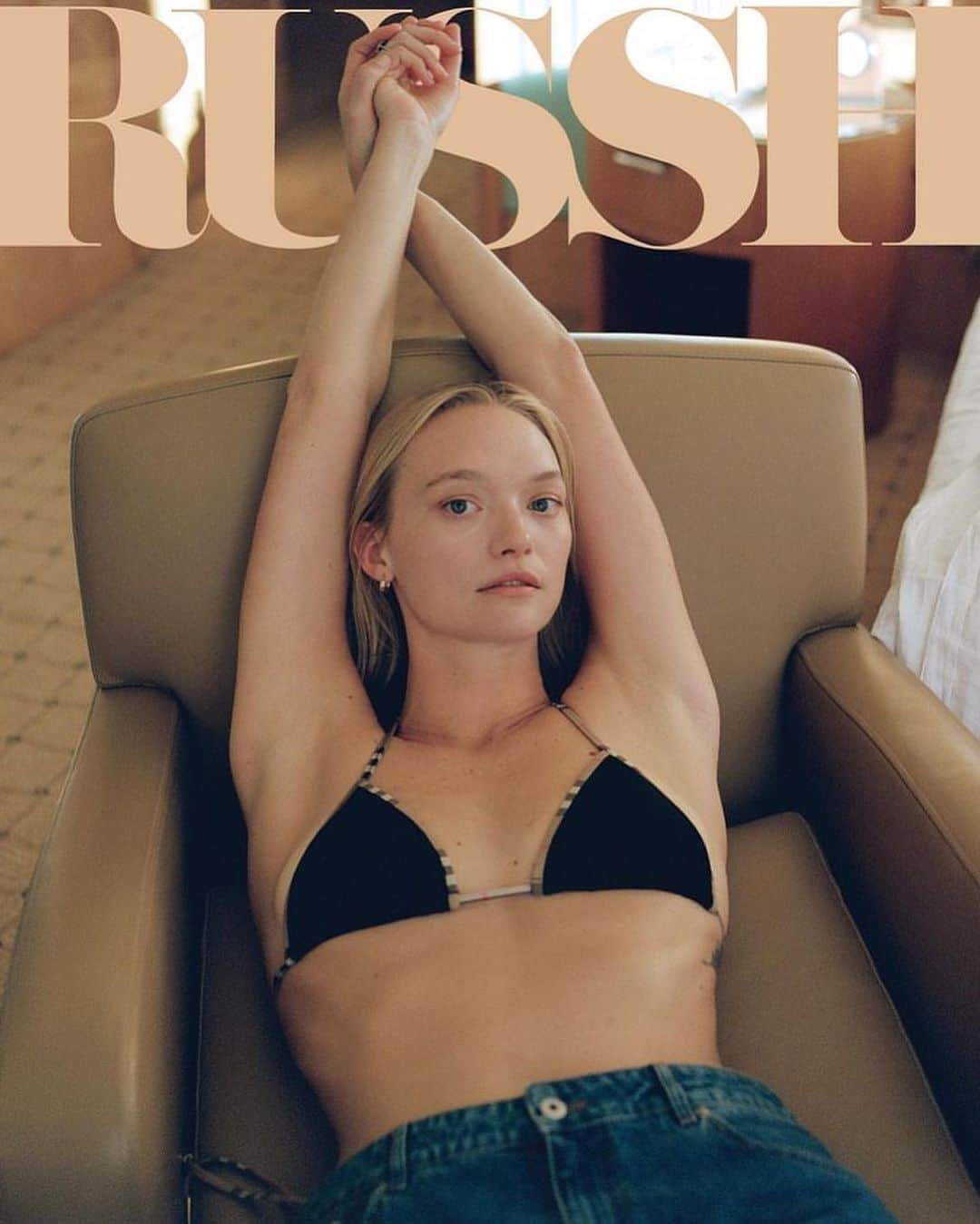 IMG Modelsさんのインスタグラム写真 - (IMG ModelsInstagram)「Just Gemma. 💞 #GemmaWard (@gemma) covers @russhmagazine. 📷 @jamestolic 👗 @hanniecooper ✂️ @badisonv 💄 @isabellaschimid #IMGmodels」7月12日 2時41分 - imgmodels