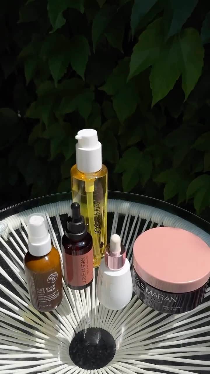 ジョジー・マランのインスタグラム：「Sun protected, moisturized, and dewy… now that’s our type of summer skincare ritual. 😍☀️  📷: @kaatwalks」