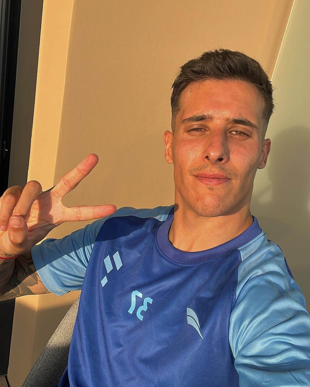 クリスティアン・テージョのインスタグラム：「▪️Empieza una nueva temporada cargada de ilusión 💪 vamos @fatehclub 🚀  ▪️ A season begins full of ambition💪 LET’S GO @fatehclub 🚀  TODO AL 37😀」