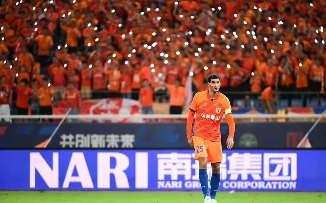 マルアン・フェライニさんのインスタグラム写真 - (マルアン・フェライニInstagram)「🦍❤️ we go again soon … ⚽️🤲🫶」7月12日 2時55分 - fellaini