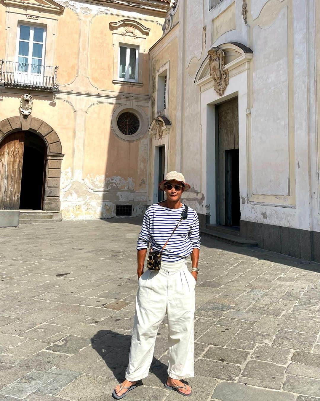 ペ・ジョンナムのインスタグラム：「이쁜사진 많이 담아갑니다~ciao😍🙏👋🏼👋🏼👋🏼🇮🇹💚🤍♥️☀️⛱️🏝️🛵📸👙🩲🌊🌊🌊」
