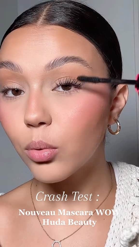 Huda Kattanのインスタグラム：「Thank you beautiful for your video! 🙏🏽 @glowwithnorhane Say hello to incredible volume, length & curl in just one swipe with our NEW #HudaBeauty1CoatWow Mascara ✨」