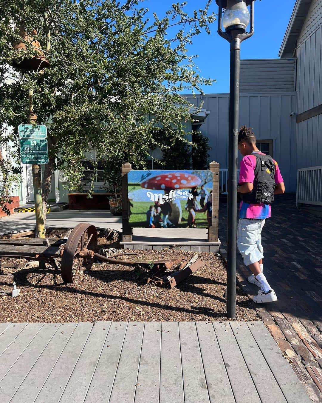 ジェイデン・スミスさんのインスタグラム写真 - (ジェイデン・スミスInstagram)「The First Ever MSFTSrep Trippy Summer Store Opens Friday In Calabasas. July 14 1 to 6. 23504 Calabasas Rd Calabasas CA 91302」7月12日 3時15分 - c.syresmith