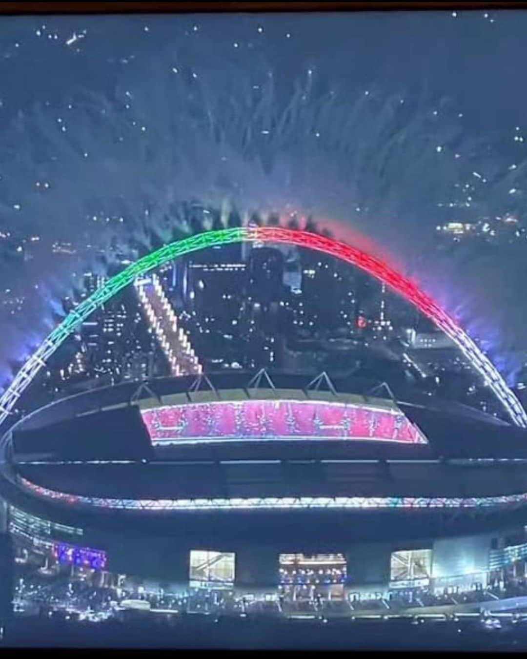 ロベルト・マンチーニのインスタグラム：「11 luglio 2021 🇮🇹campioni d Europa  Londra @wembleystadium」