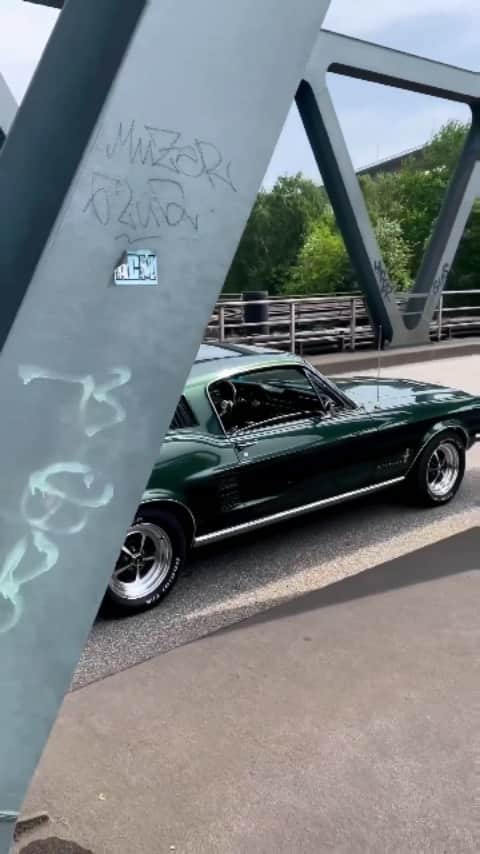Classics Dailyのインスタグラム：「Credit: @oldngreen67 _ #Classic #classics #Classiccar #classiccars #americanmuscle #Musclecar #Musclecars #car #ford #mustang」