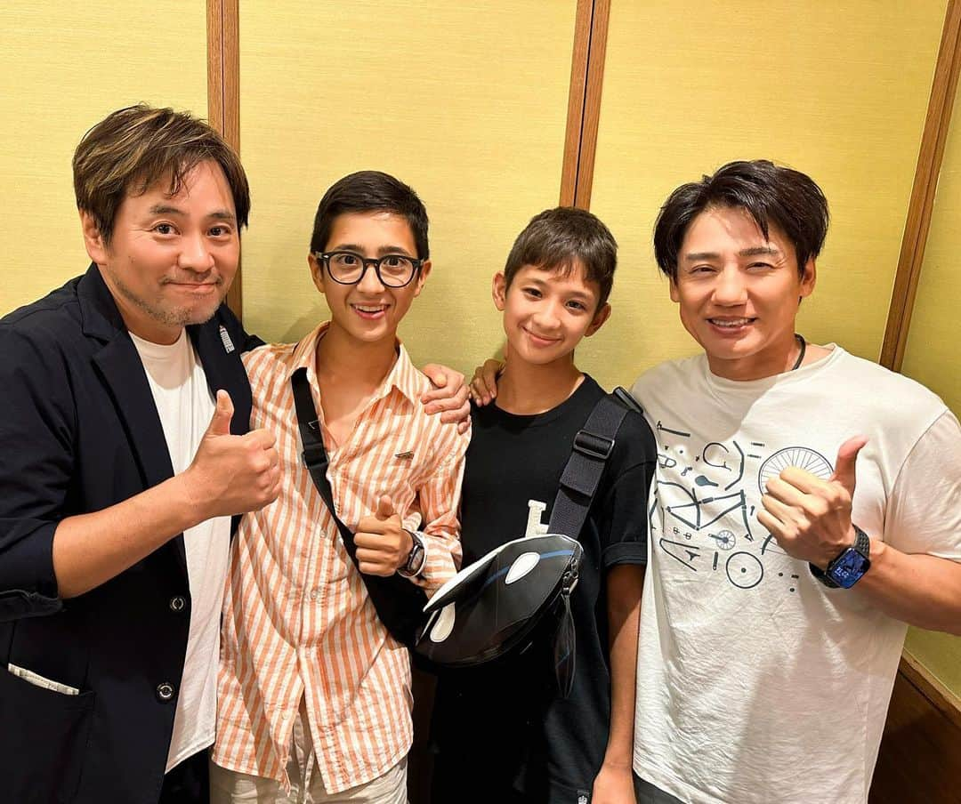 池谷幸雄のインスタグラム：「イタリアのお友達の坊ちゃん達が来日🇮🇹 中華を食べに行きました‼️🇨🇳 2人ともイケメンだ✨ #lisaconte #イタリア #中華料理 #池谷幸雄」