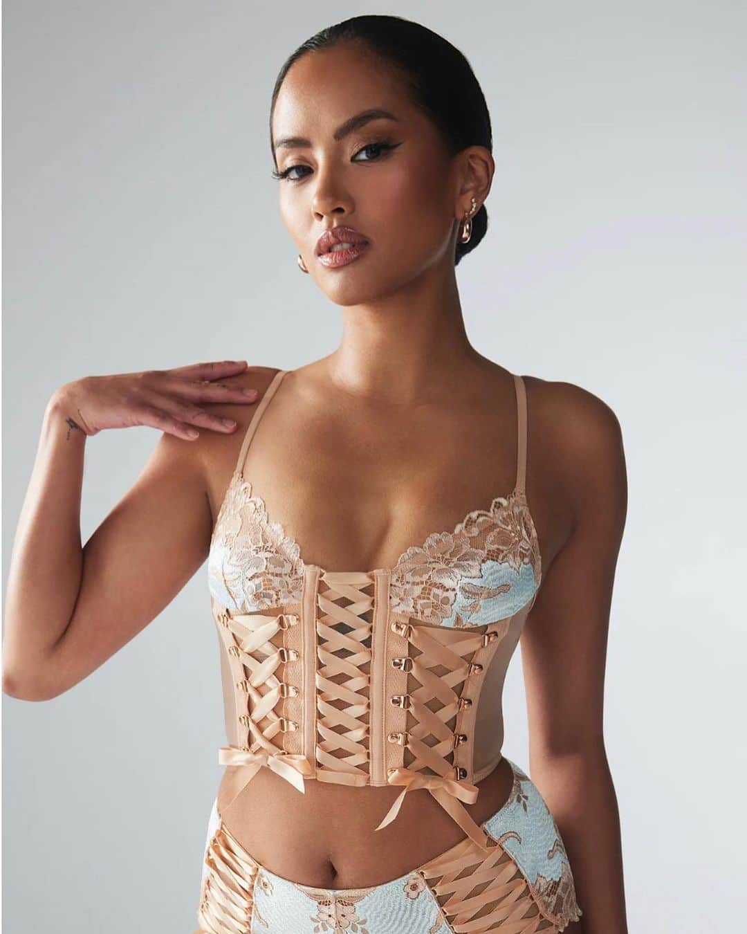 エマリン・エストラーダのインスタグラム：「A little late but.. I couldn’t not post my favorite look @savagexfenty 🫶」