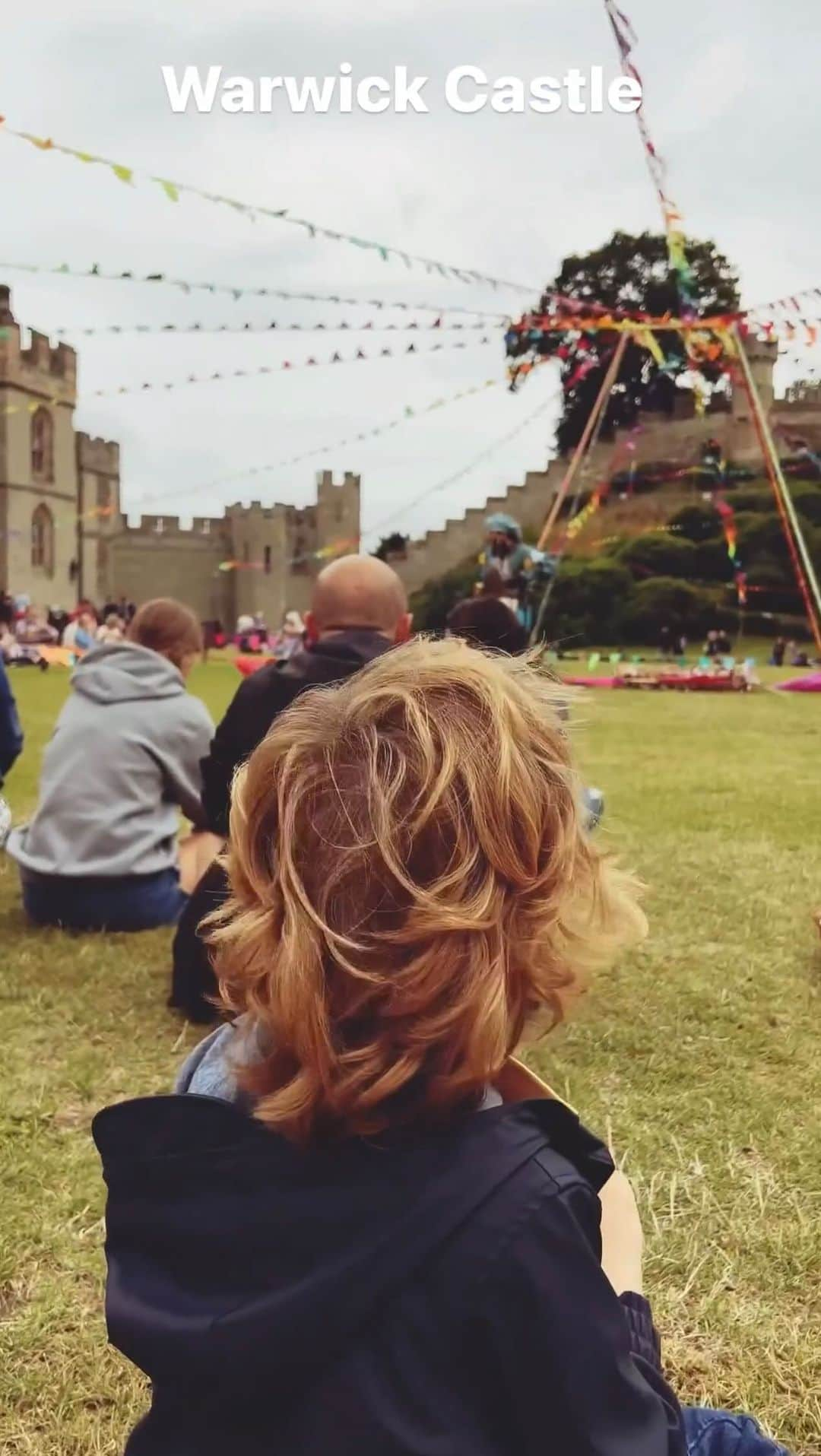 キャット・ディーリーのインスタグラム：「Warwick Castle!」