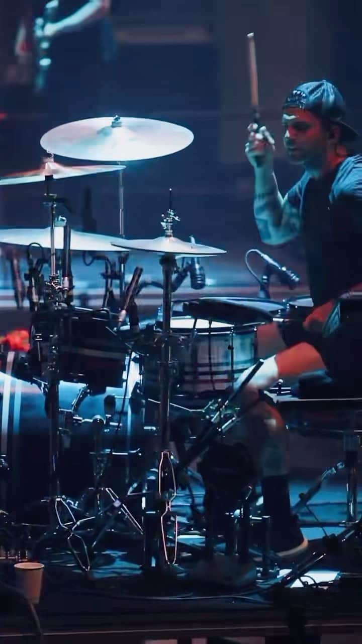 All Time Lowのインスタグラム：「Wishing you all a very boom boom crash bang boom week from @riandawson and the rest of us!」