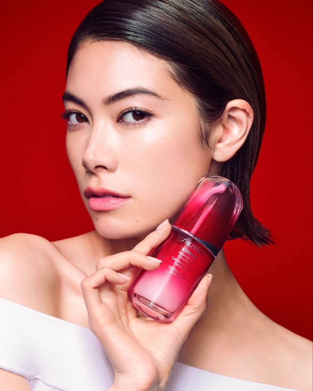 資生堂さんのインスタグラム写真 - (資生堂Instagram)「@hikari is an ULTIMUNE fan, and she’s not the only one. In fact, this serum is a best seller—and for good reason. In just 3 days, it delivers 3 benefits: radiance, resilience, and smoothness. Try it for yourself and see your skin improve in days. #ShiseidoSkincare #ULTIMUNE #ALIVEwithBeauty」7月12日 10時00分 - shiseido