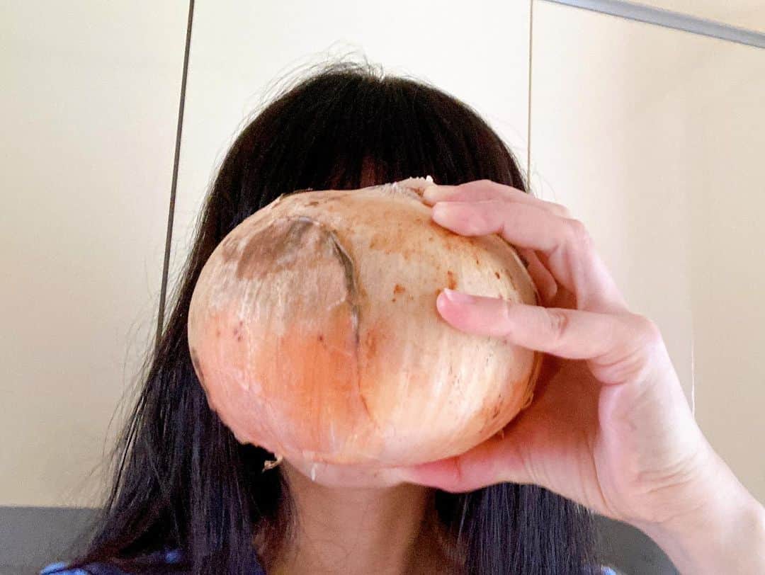 土井コマキさんのインスタグラム写真 - (土井コマキInstagram)「大きくて美味しい玉ねぎ貰った。焼いただけでご馳走。」7月12日 10時00分 - doikomaki