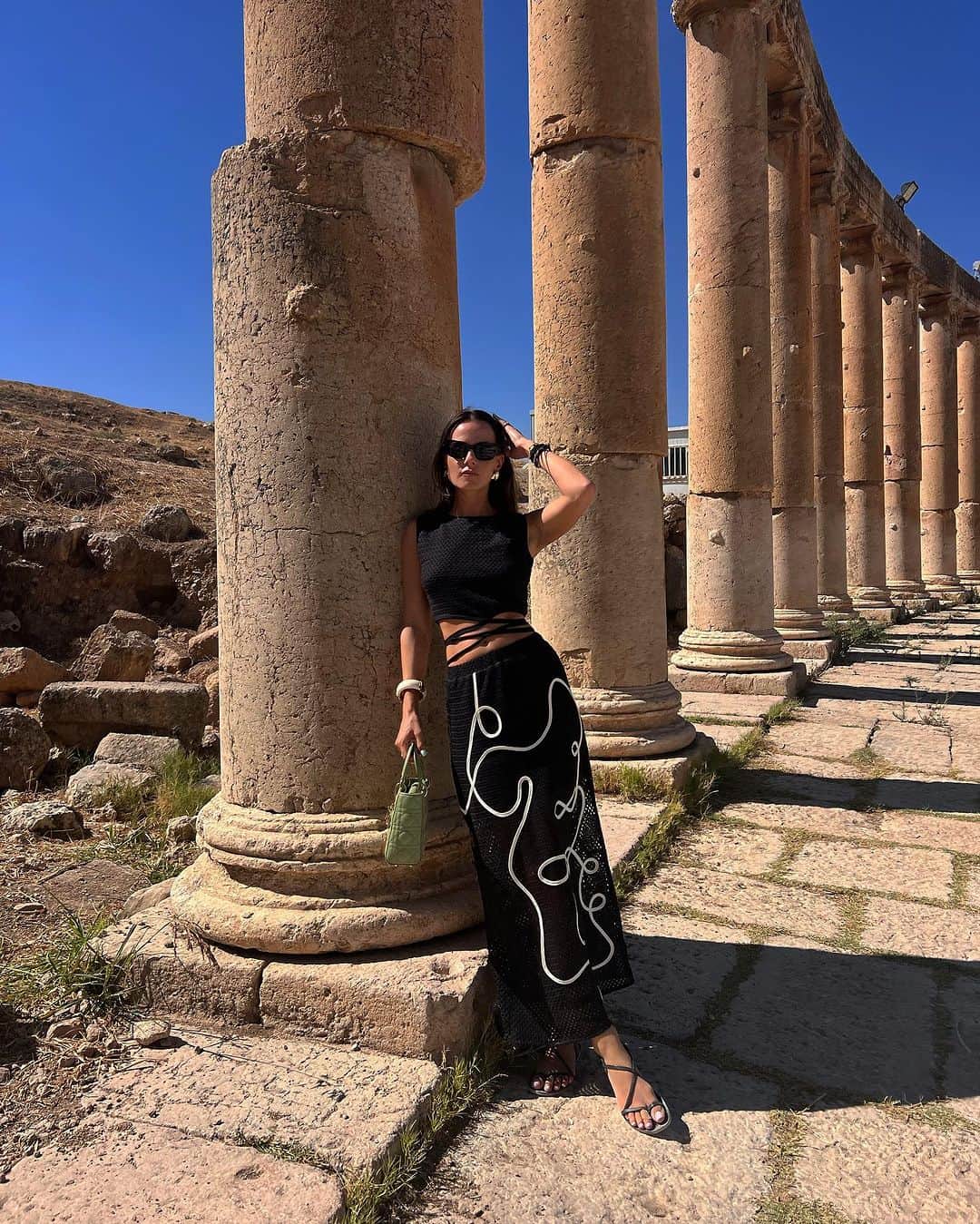Zina Charkopliaさんのインスタグラム写真 - (Zina CharkopliaInstagram)「Jordan looks (unpublished) #jordan #travel #looks #style #fashion」7月12日 4時44分 - zinafashionvibe