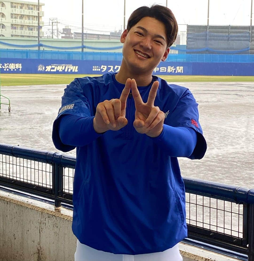 小田幸平のインスタグラム：「昨日の1軍はヤクルト戦⚾️ 5対2で勝利🏆 タカヤが2本のホームラン猛打賞の大暴れ❗️ 今日も頑張れ。 柳もNICEピッチング😃 #中日#ドラゴンズ#東京ヤクルトスワローズ#神宮球場#2本のホームラン#石川昴弥#柳裕也#はげch#niceゲーム」