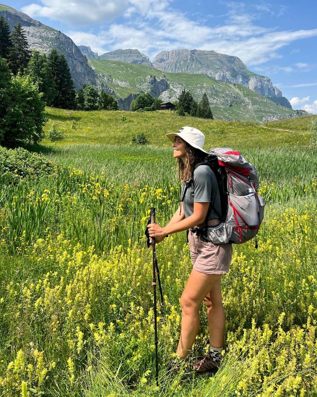 のインスタグラム：「BRB – taking the road less traveled 🤠  📷 @50nuancesdetrek | @djeasus  #OspreyPacks | Featuring the Eja Pro 55 and the Daylite Plus」