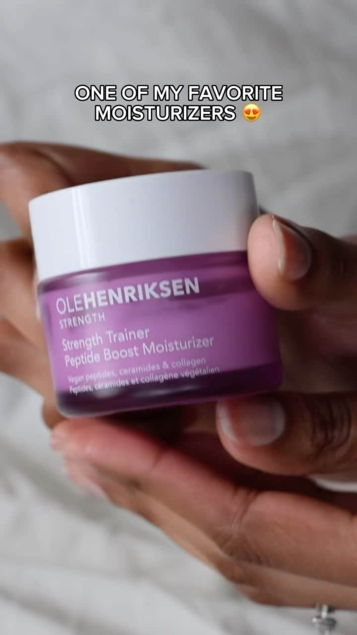 ウラヘンリクセンのインスタグラム：「Two more days until ALL OLEHENRIKSEN products are 25% off @sephora and @sephoracanada.  @carewithnaelle shares some of her #OleGlow favorites.」