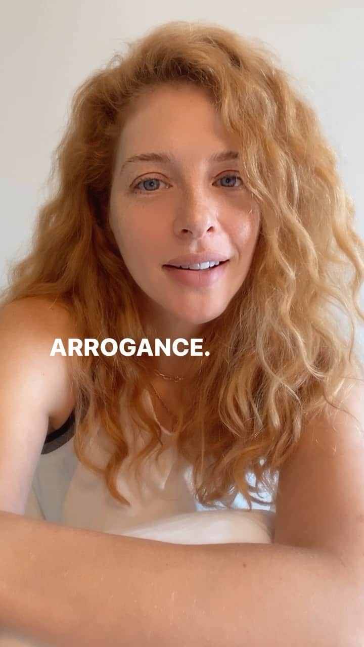 レイチェル・レフィブレのインスタグラム：「Nothing dims the light of growth like using your new-found perspective to highlight where other people are still in the dark. Growth is a gift, don’t weaponize it by judging others for where they are. And don’t get arrogant and forget where you yourself are still in the dark 😉」