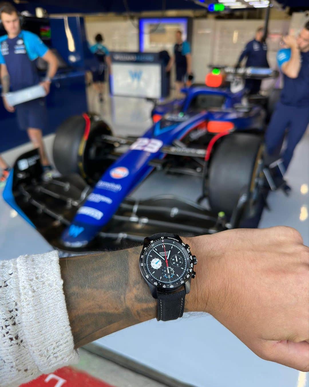 ブレモンのインスタグラム：「Can we do the #BritishGP again?! Reminiscing on an epic weekend with @williamsracing wearing the #BremontWR45 🏁  Image credit 📸 @wallacepjw   #wiliamsracing #f1 #bremont」