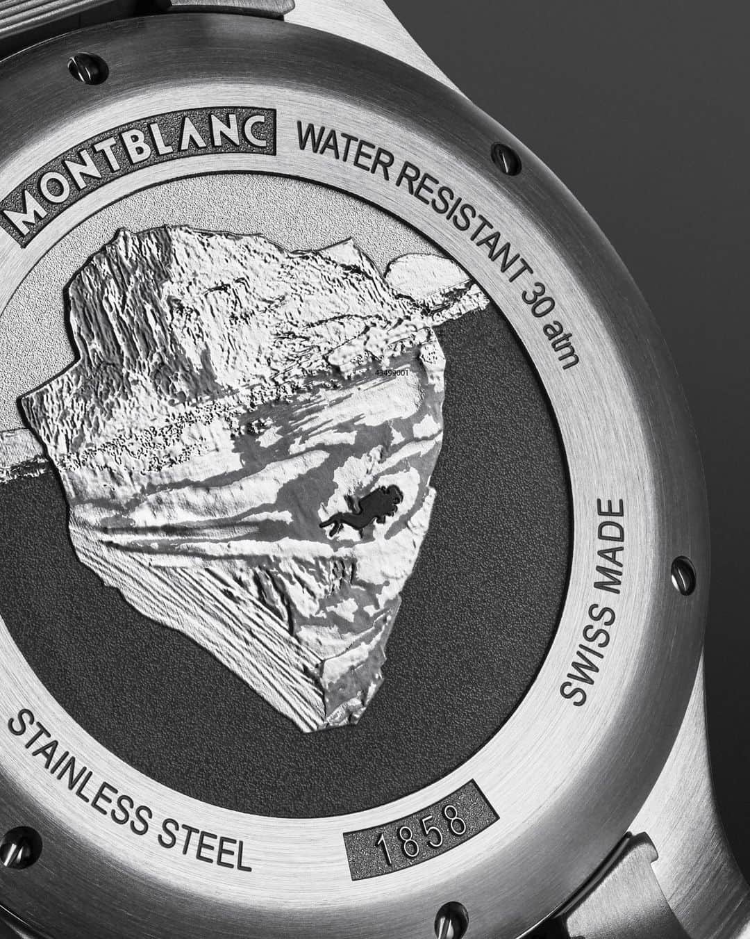 モンブランさんのインスタグラム写真 - (モンブランInstagram)「​A timepiece you can take into the depths. The Montblanc 1858 Iced Sea Automatic Date is built to withstand extreme underwater conditions up to 300 meters.  #MontblancTimePiece」7月12日 5時34分 - montblanc