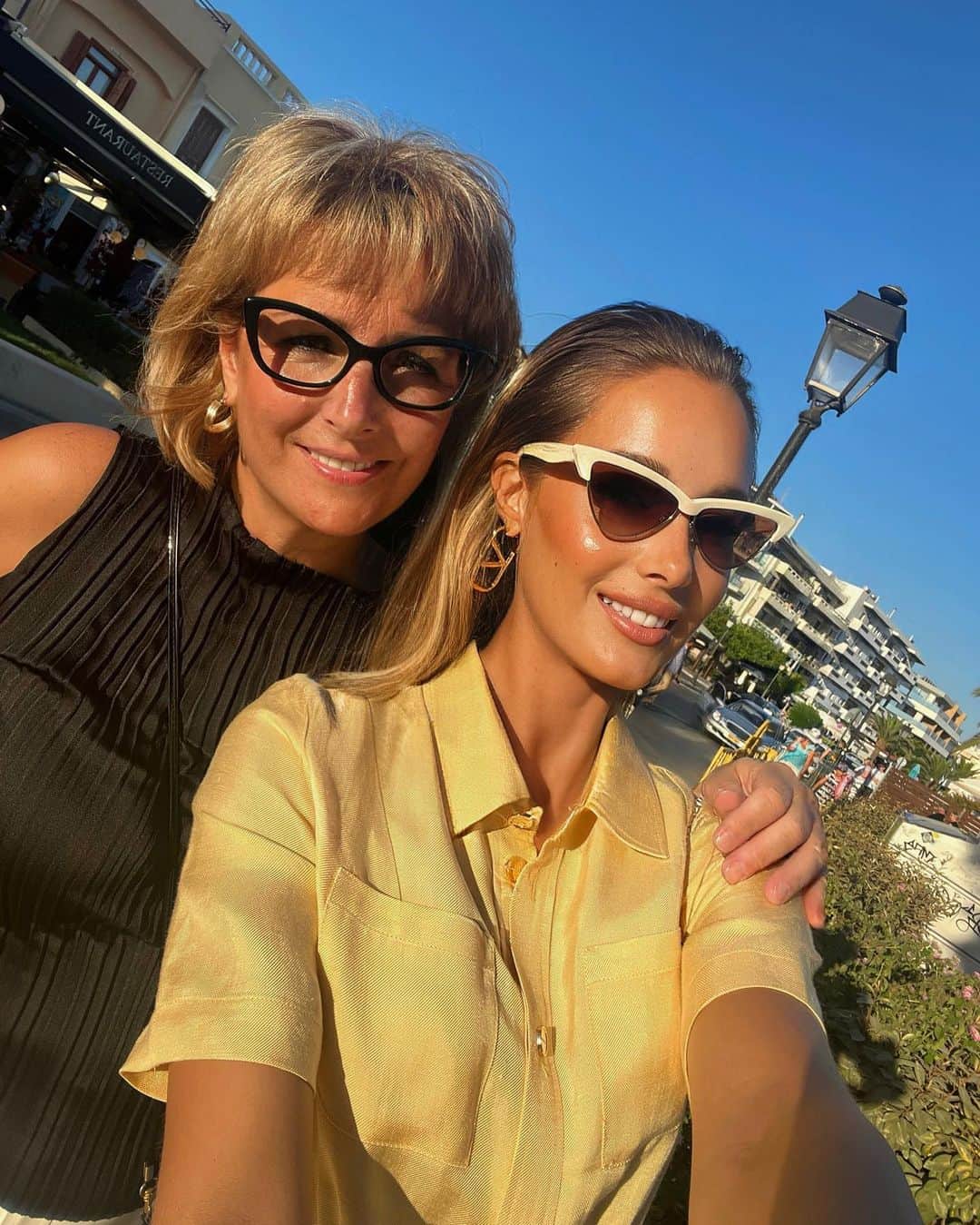 ヴィクトリア・ヴァルガさんのインスタグラム写真 - (ヴィクトリア・ヴァルガInstagram)「family vacay in 🇬🇷」7月12日 5時39分 - vikyvarga