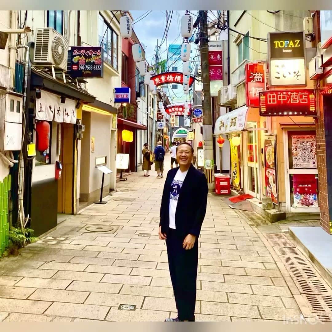のインスタグラム：「この先にあった日本三大遊郭と言われた丸山遊郭に行くか行かないか思案したことに由来する思案橋。こう言う古き良き昭和の雰囲気大好きです❗️。秋にある祭りの為に今から毎晩練習をするらしい神輿。古来からこう言う習わしがコミニティーの結束を固めているのですね😄👍。お寿司も美味でした。今日はこれから長崎向陽高校でのスイーツコンテストの審査委員長。高校生の夢を更に広げる為にも全力で頑張ります‼️。#toshiyoroizuka #鎧塚俊彦　#トシヨロイヅカ　#長崎　#思案橋　#長崎向陽高校」